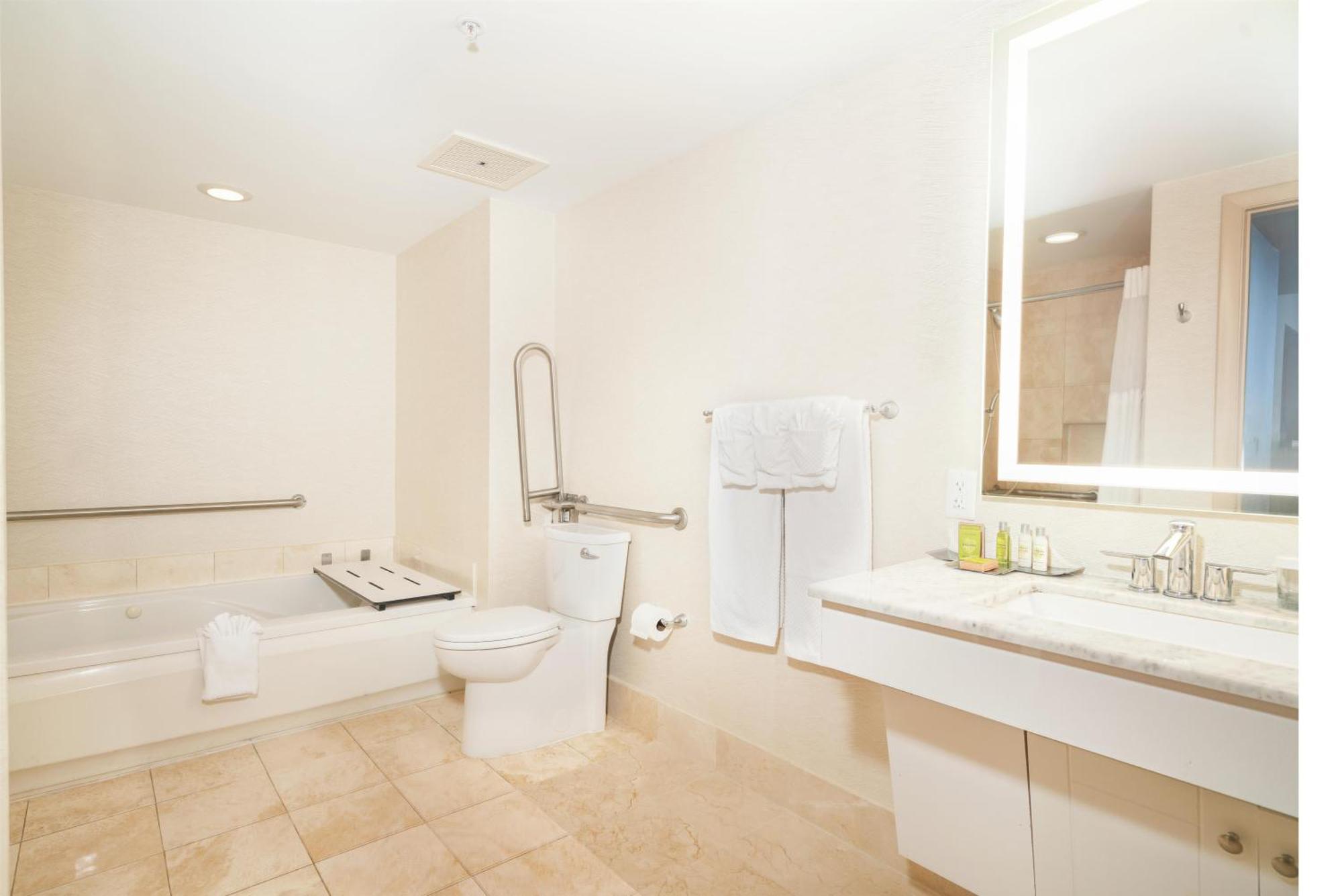 One-Bedroom Suite with Partial Ocean View - Accessible/Non-Smoking,1765817675:JPEG